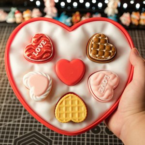 extracted_01.Valentine Heart Clicker Giftbox Set_1x1.jpg