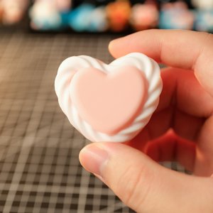 extracted_16.Valentine Heart Clicker Giftbox Set_1x1.jpg