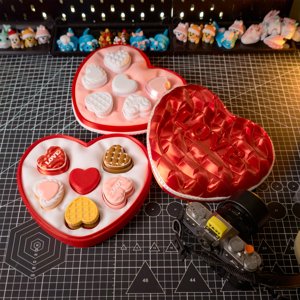 extracted_17.Valentine Heart Clicker Giftbox Set_1x1.jpg