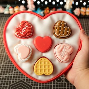 extracted_01.Valentine Heart Clicker Giftbox Set_1x1_1.jpg