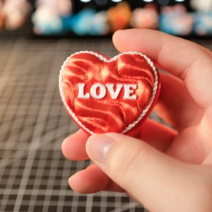 extracted_12.Valentine Heart Clicker Giftbox Set_1x1_1.jpg