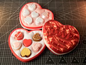 extracted_21.Valentine Heart Clicker Giftbox Set_4x3_1.jpg
